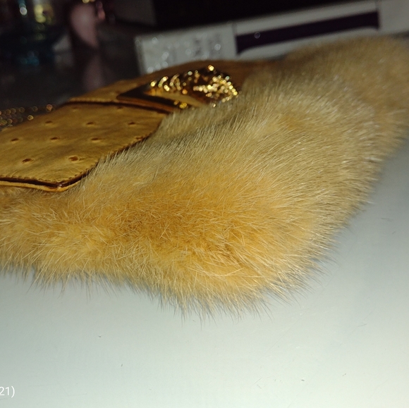 GUCCI by TOM FORD Mink & Ostrich Leather Shoulder Bag - Picture 4 of 16